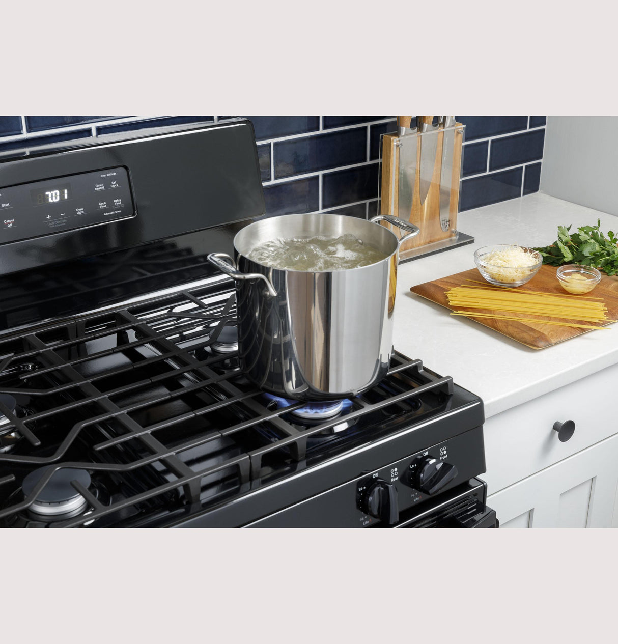 GE(R) 30" Free-Standing Gas Range - (JGBS61RPSS)