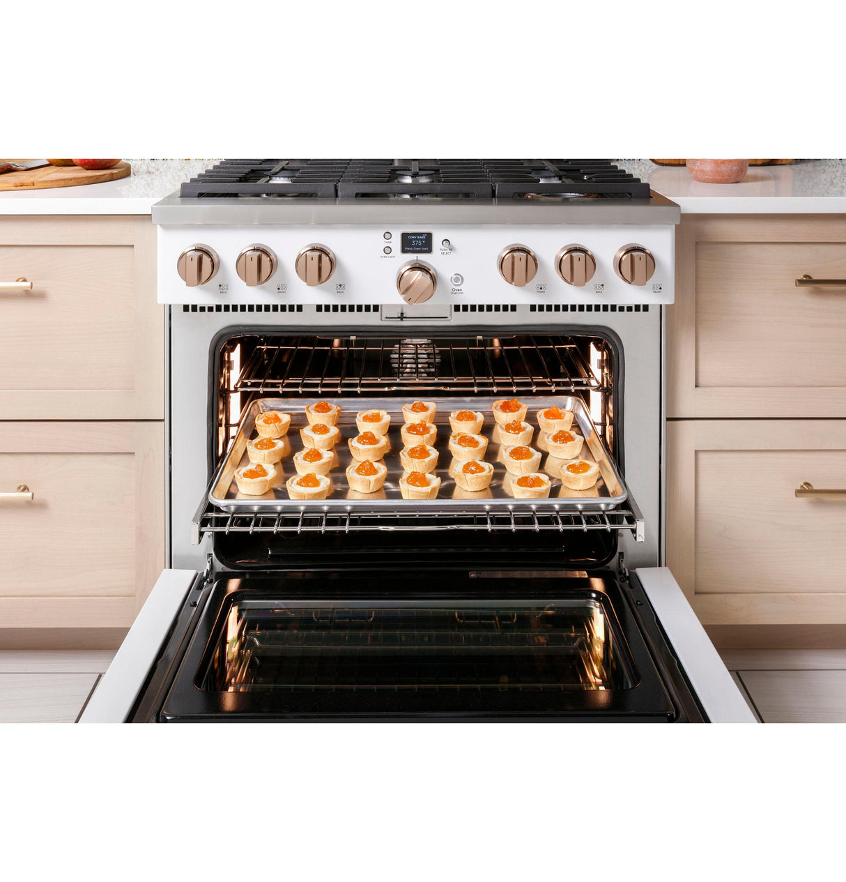 Caf(eback)(TM) 36" Smart All-Gas Commercial-Style Range with 6 Burners (Natural Gas) - (CGY366P4TW2)