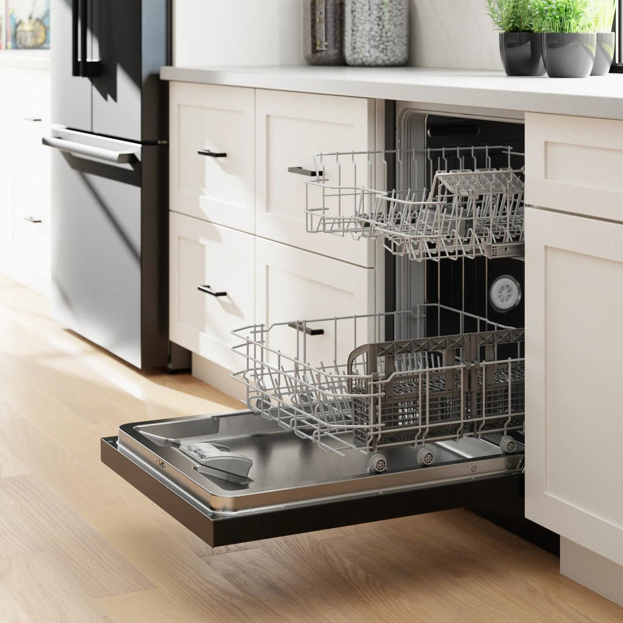 100 Series Dishwasher 24" Black - (SHE3AEM6N)