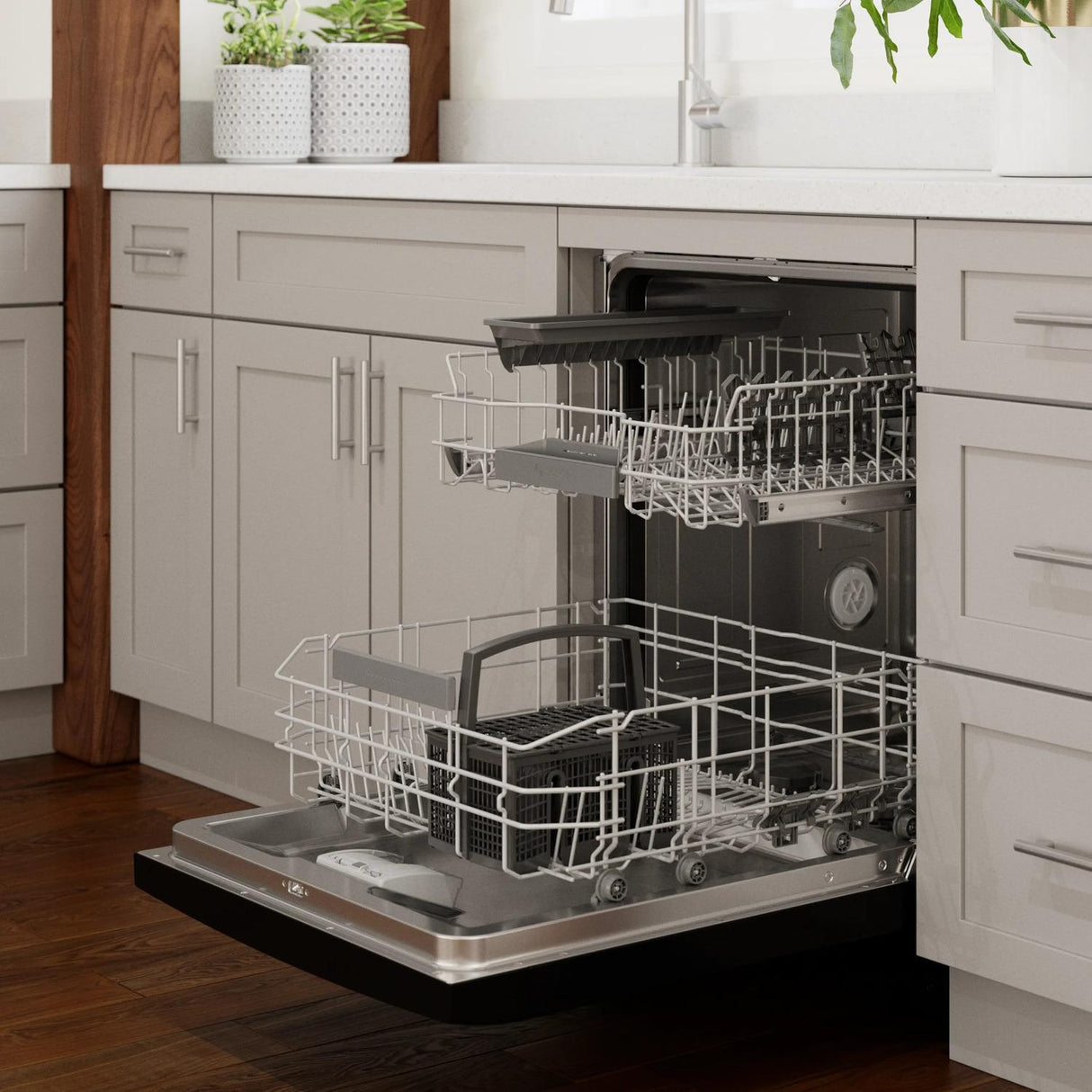 300 Series Dishwasher 24" Black - (SGE53C56UC)