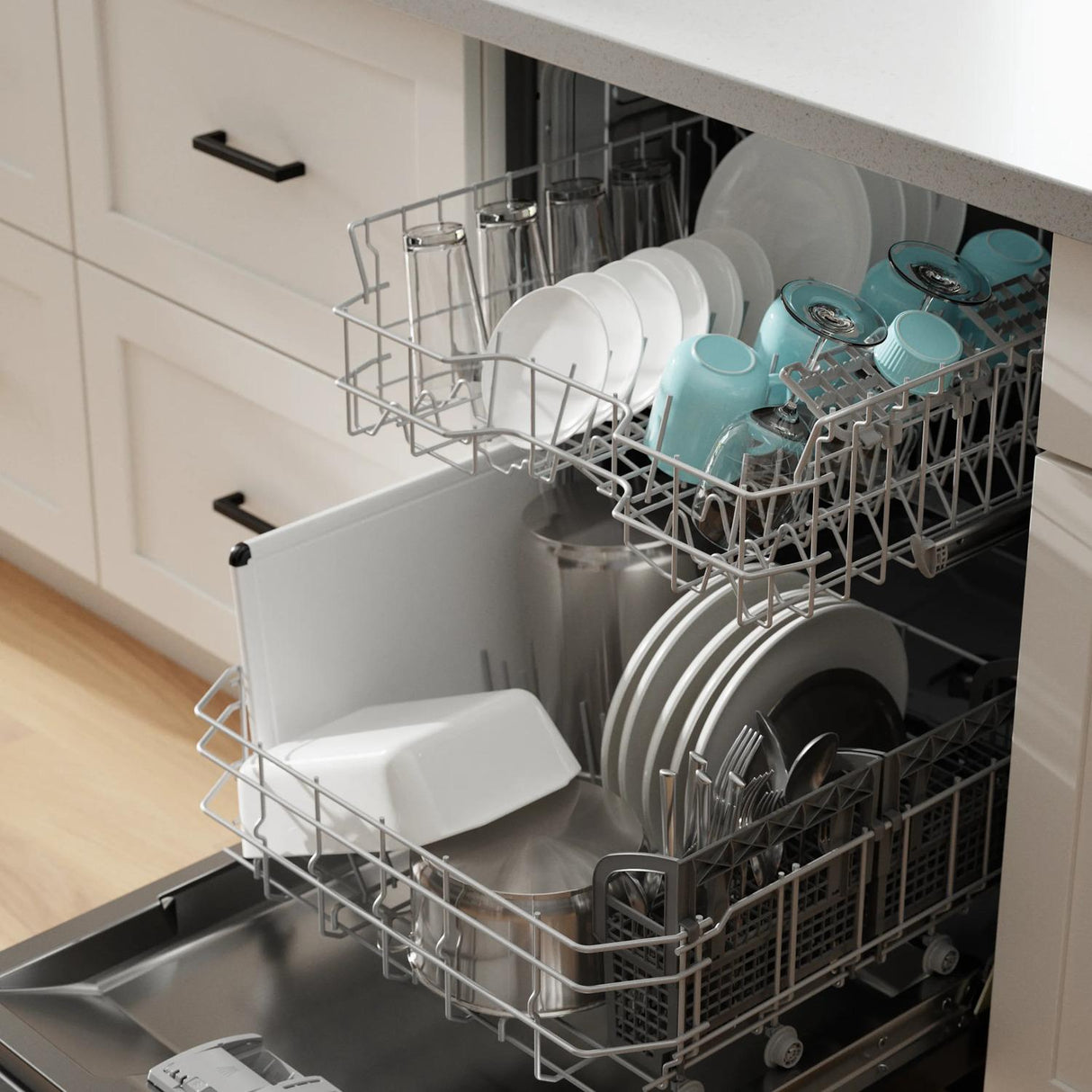 100 Series Dishwasher 24" Black - (SHE3AEM6N)