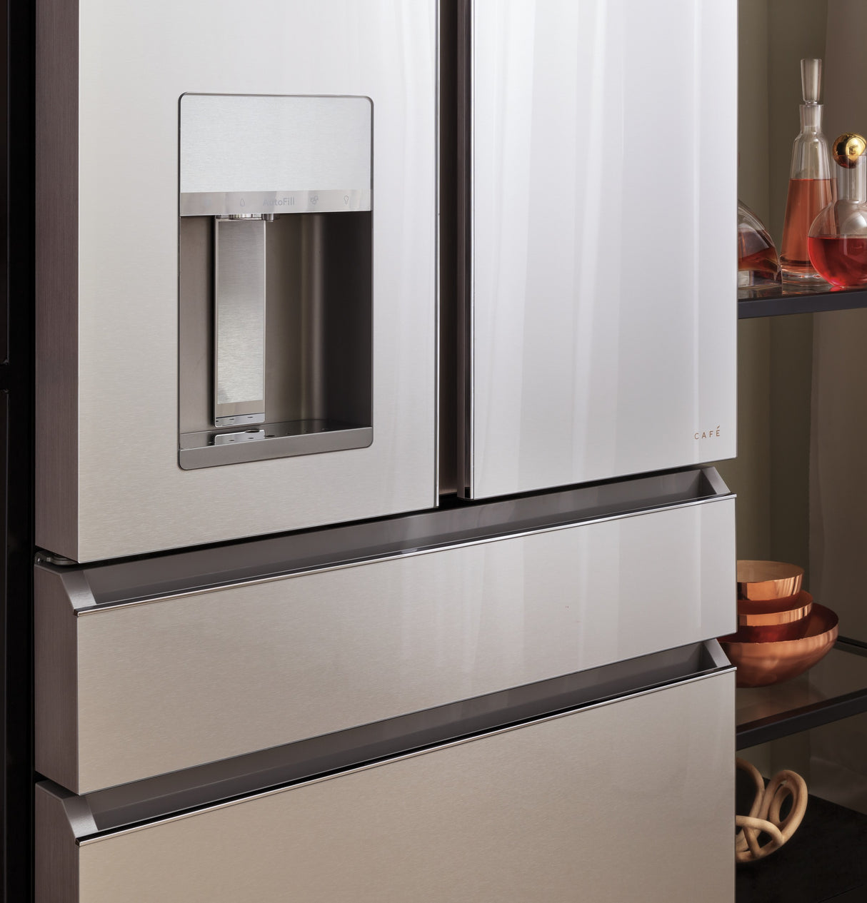Caf(eback)(TM) ENERGY STAR(R) 27.8 Cu. Ft. Smart 4-Door French-Door Refrigerator in Platinum Glass - (CVE28DM5NS5)