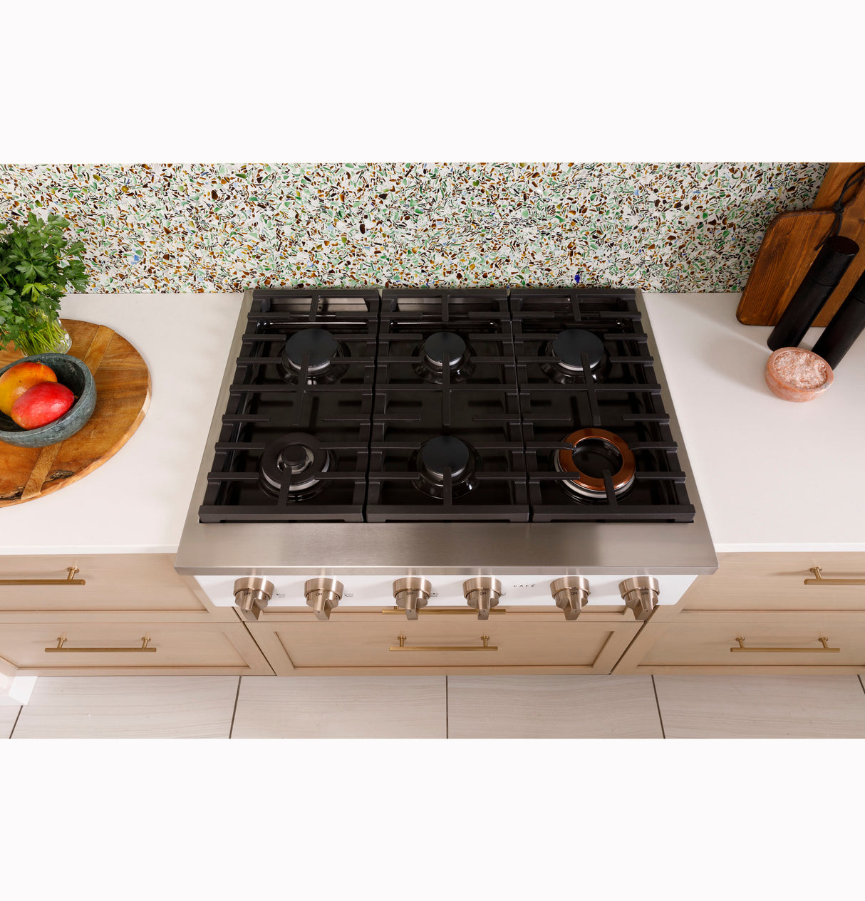 Caf(eback)(TM) 36" Commercial-Style Gas Rangetop with 6 Burners (Natural Gas) - (CGU366P2TS1)