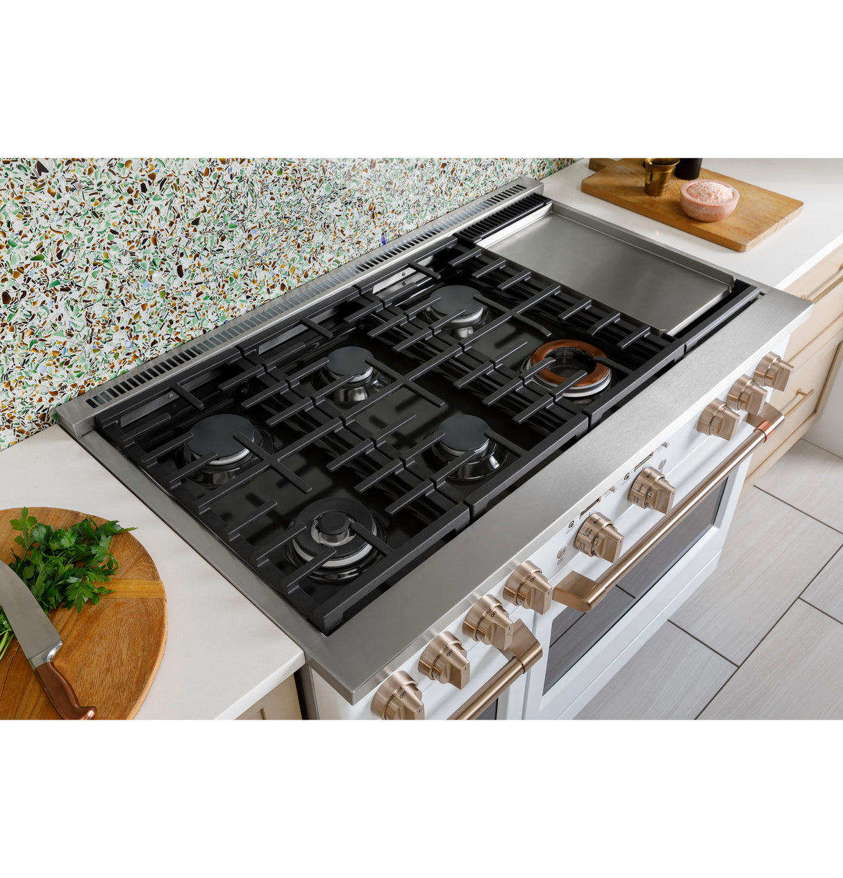 Caf(eback)(TM) 48" Smart Dual-Fuel Commercial-Style Range with 6 Burners and Griddle (Natural Gas) - (C2Y486P2TS1)
