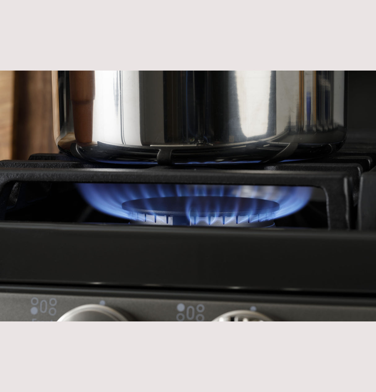 GE(R) 30" Free-Standing Gas Convection Range with No Preheat Air Fry - (JGB735DPBB)