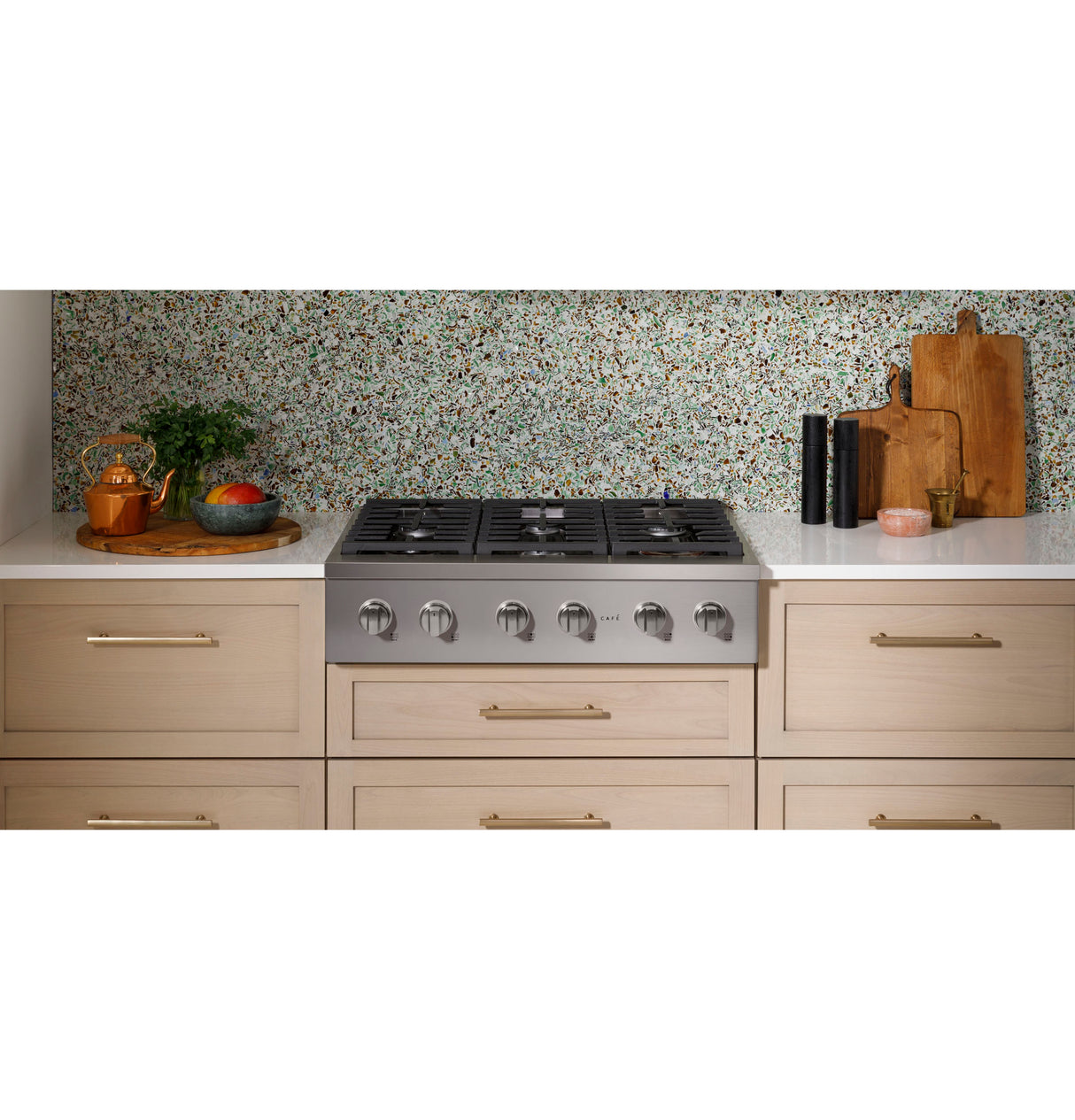 Caf(eback)(TM) 36" Commercial-Style Gas Rangetop with 6 Burners (Natural Gas) - (CGU366P2TS1)