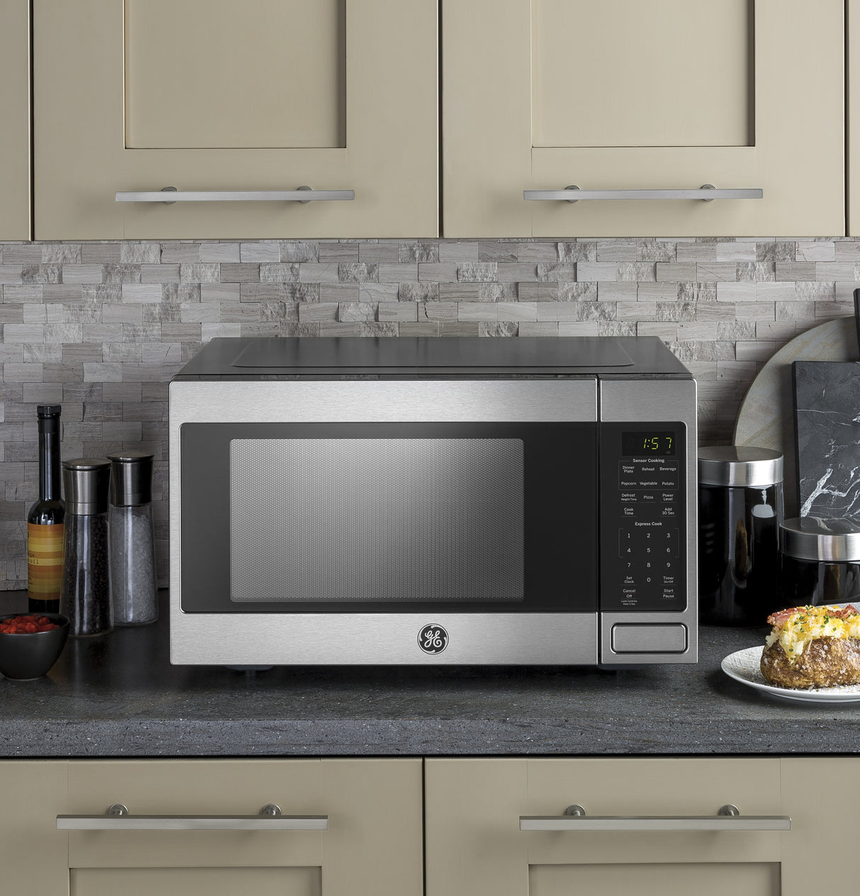 GE(R) 1.6 Cu. Ft. Countertop Microwave Oven - (JES1657SMSS)