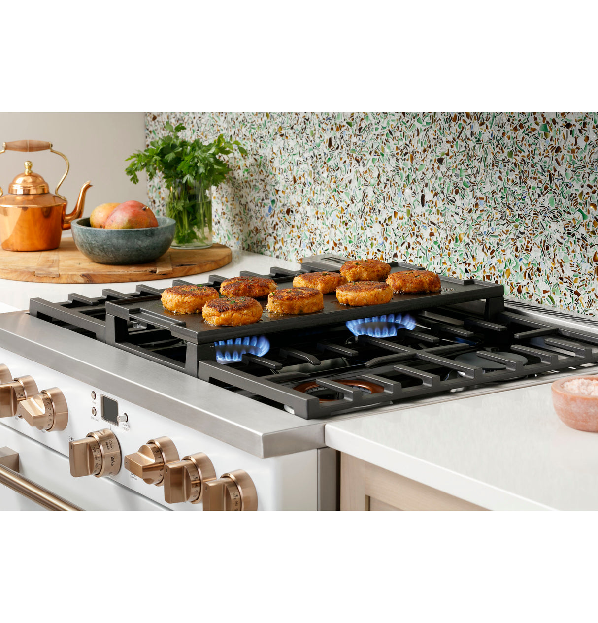 Caf(eback)(TM) 36" Smart Dual-Fuel Commercial-Style Range with 6 Burners (Natural Gas) - (C2Y366P2TS1)