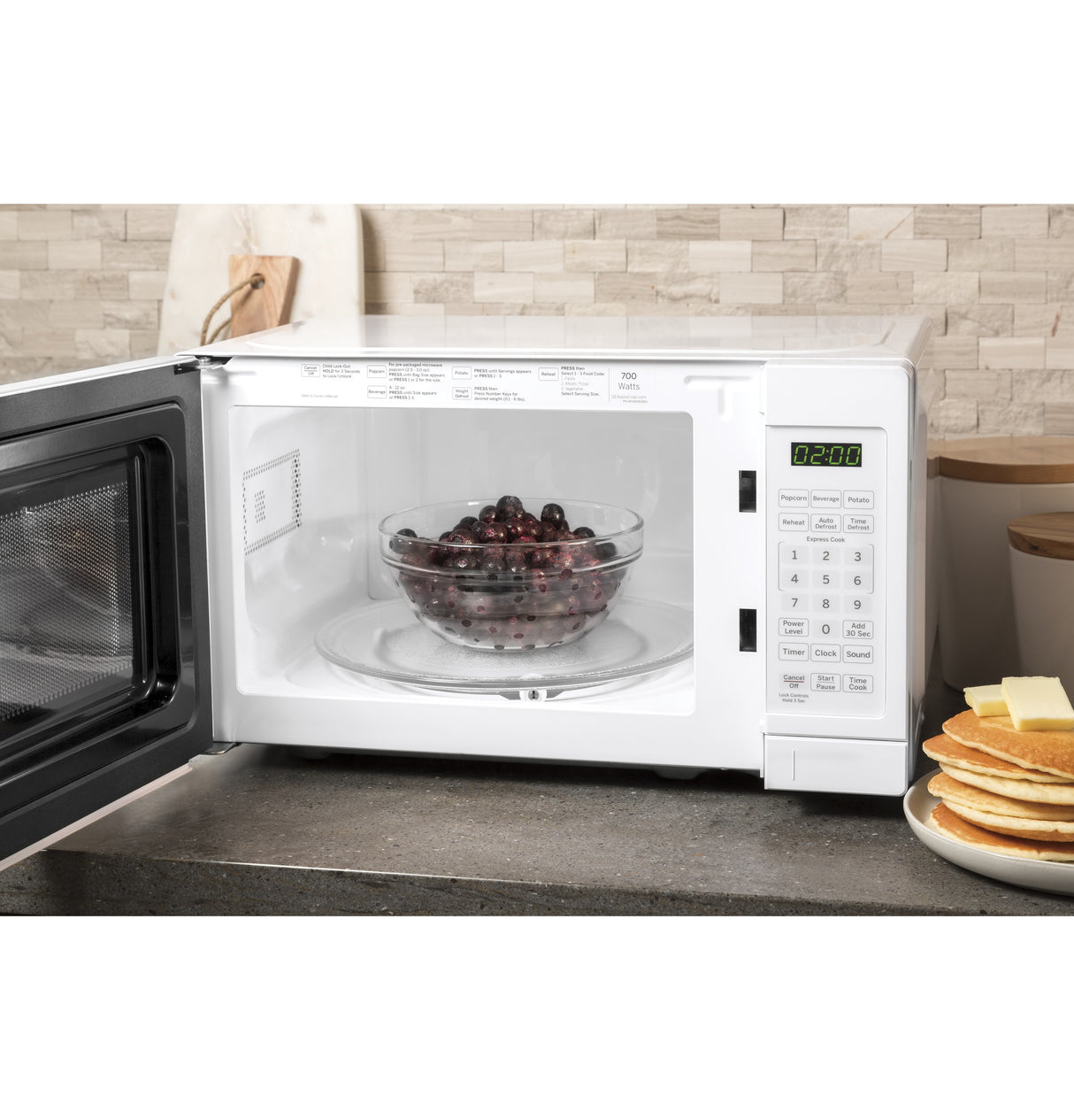 GE(R) 0.7 Cu. Ft. Capacity Countertop Microwave Oven - (JES1072DMWW)