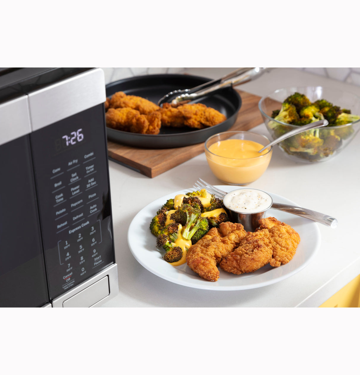 GE(R) 1.0 Cu. Ft. Capacity Countertop Convection Microwave Oven with Air Fry - (JES1109RRSS)