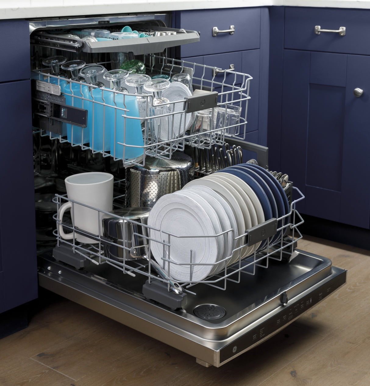GE(R) ENERGY STAR(R) Top Control with Stainless Steel Interior Dishwasher with Sanitize Cycle & Dry Boost with Fan Assist - (GDT665SFNDS)