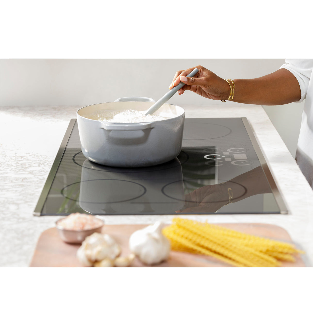 Caf(eback)(TM) Series 30" Built-In Touch Control Induction Cooktop - (CHP90302TSS)