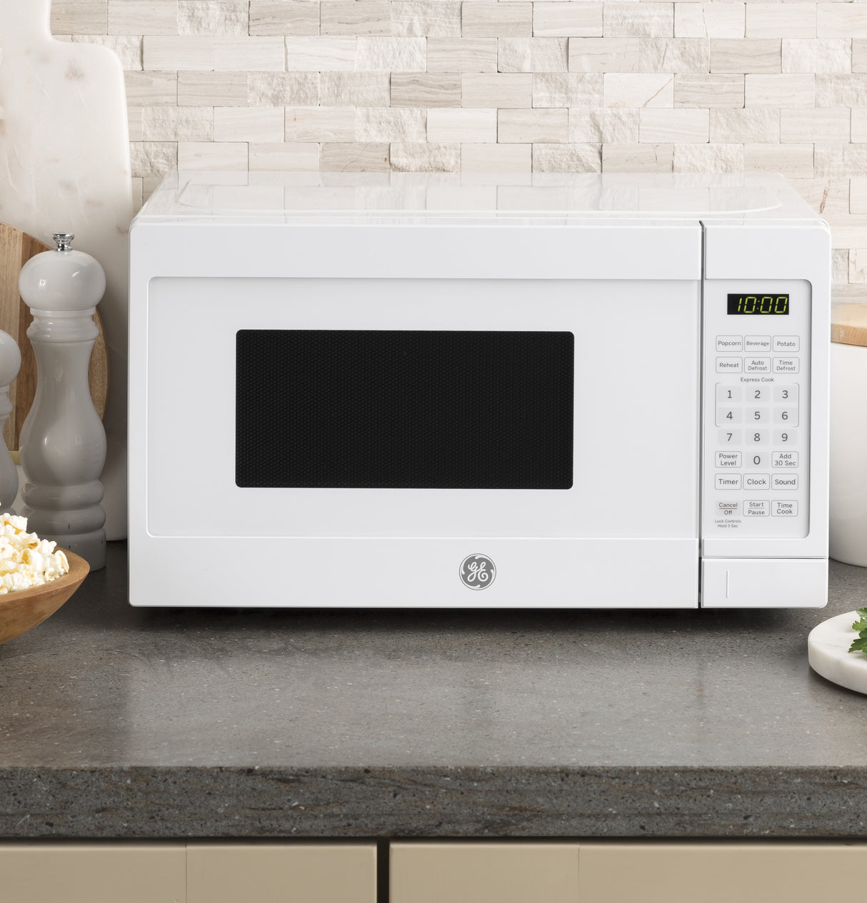 GE(R) 0.7 Cu. Ft. Capacity Countertop Microwave Oven - (JES1072DMWW)