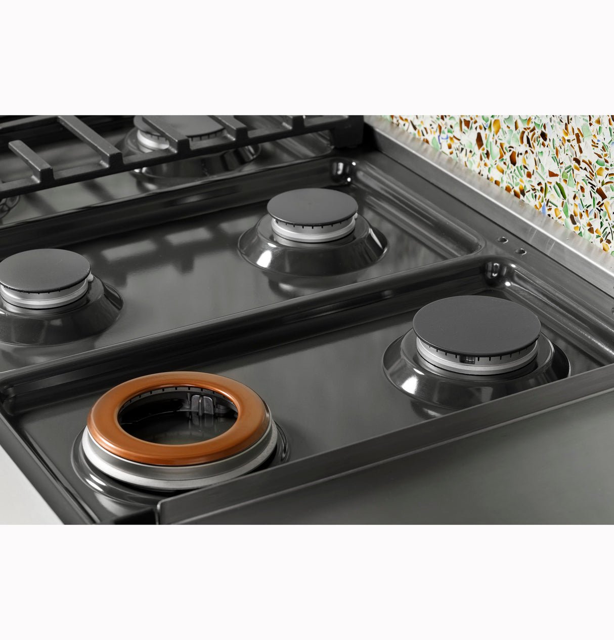 Caf(eback)(TM) 48" Commercial-Style Gas Rangetop with 6 Burners and Integrated Griddle (Natural Gas) - (CGU486P4TW2)